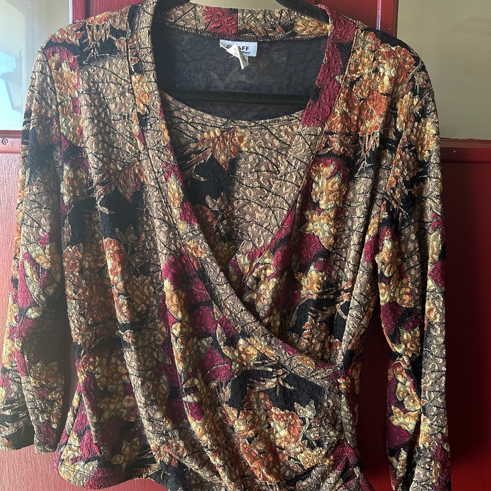 Chic Floral Faux Wrap Blouse - Burgundy and Gold - Picture 3 of 6